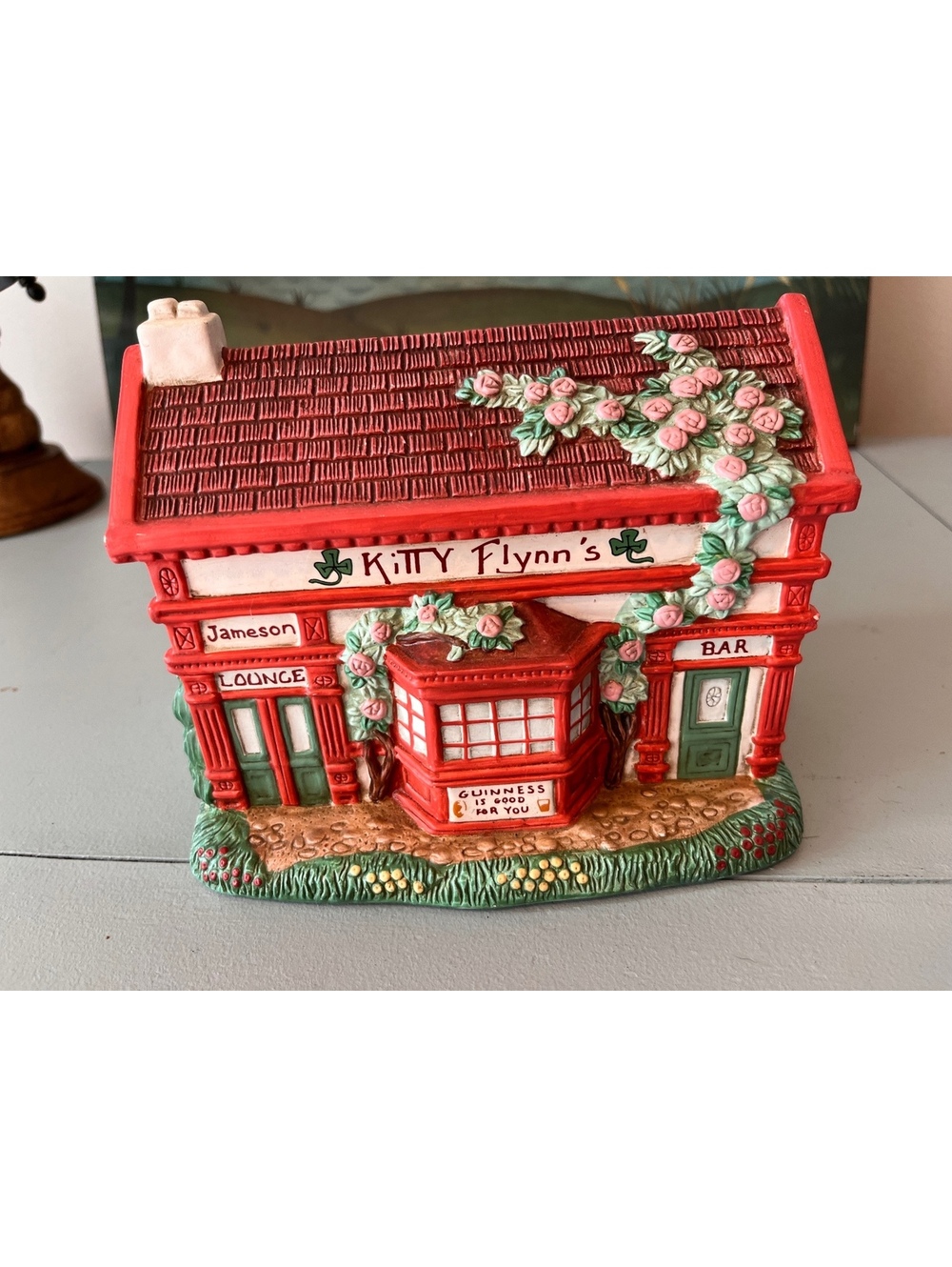 Vintage 1996 Lefton Kitty Flynn's Tavern Irish Pub Music Box Figurine #11028
